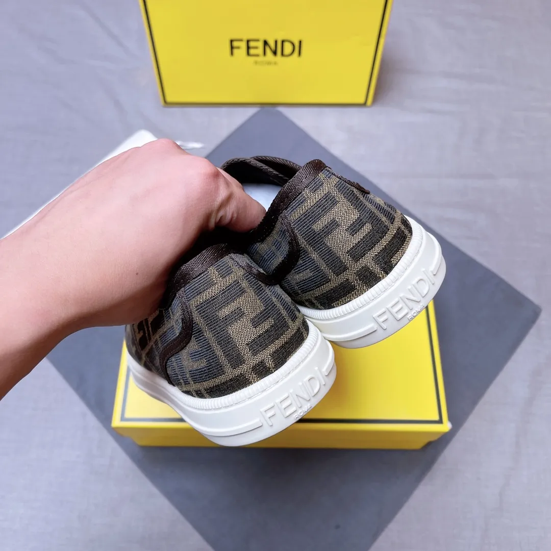 P380 men's shoes 💰Fendǐ Domino sneakers with jacquard FF pattern, embossed FF pattern on the toe, canvas upper, TPU customized outsole Size: 38-45 (customized for 45) No. 018
